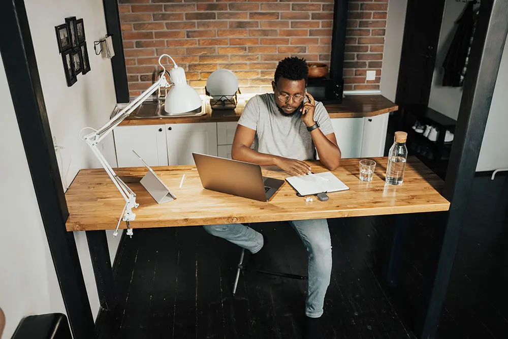teletrabajo-con-muebles-y-disenos