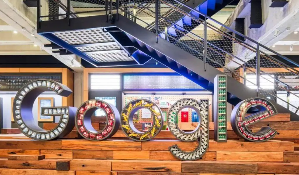 Logo grande de google en oficinas